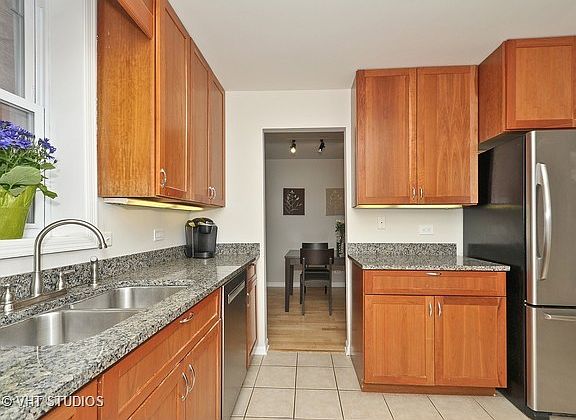 5th image of 656 W Wellington Ave #B