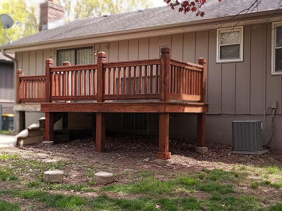 3rd image of 405 SE Sherri Ln