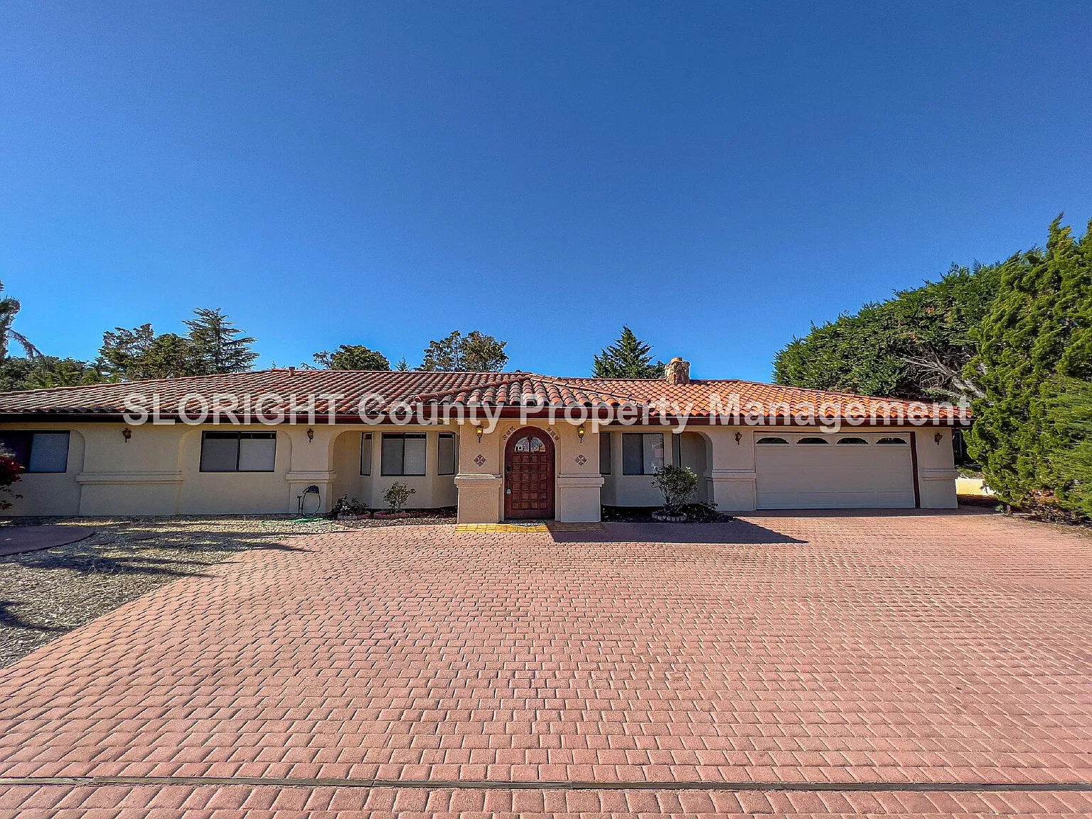 3 bed, 2.0 bath, 2016 sqft, $4,100 — Photo 1
