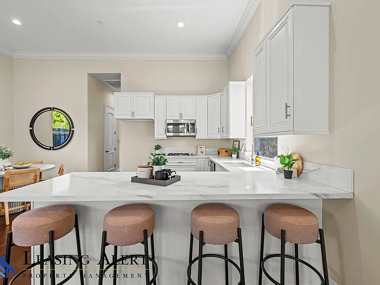 5011 Hayvenhurst Ave — Photo 14
