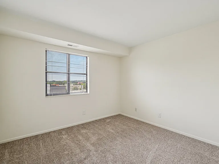River Place Luxury Apartments — Photo 28