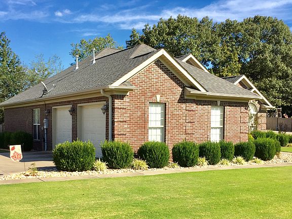 2nd image of 423 Briarwood Dr