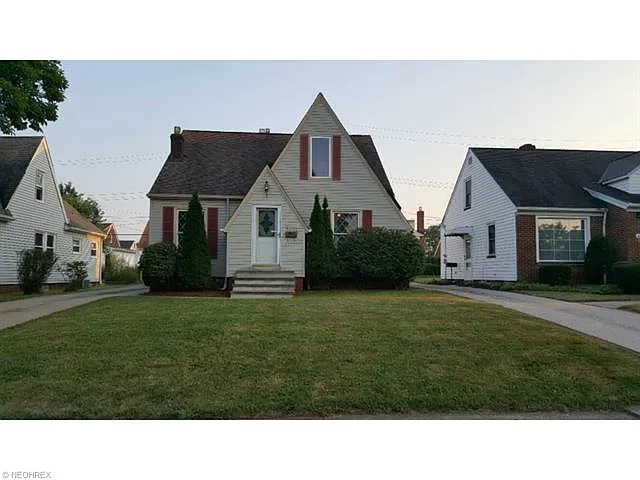 8011 Southington Dr photo 1