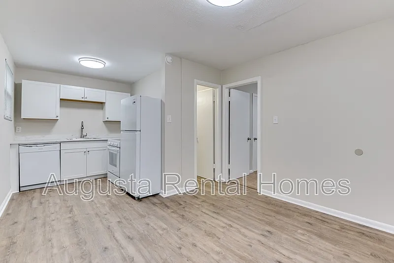 1 bed, 1.0 bath, 523 sqft, $895 — Photo 4