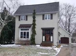 1015 Lake Grove Ave SE, East Grand Rapids, MI 49506