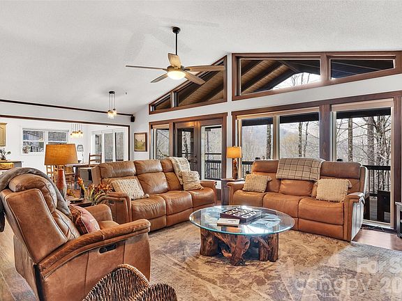 3rd image of 202 Tamarack Rd