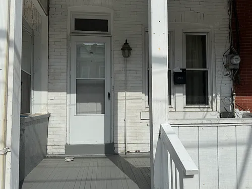928 Beatty St Photo 1