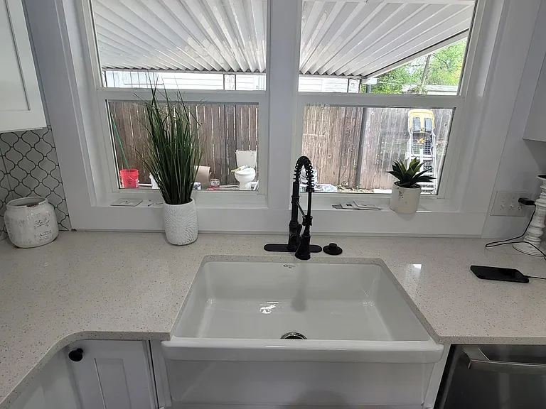 2820 Fort Ave — Photo 16