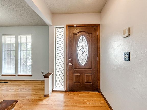 3rd image of 104 Redbird Cir