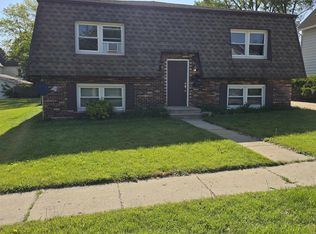 126 Sabin St, Sycamore, IL 60178