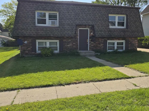126 Sabin St, Sycamore, IL 60178