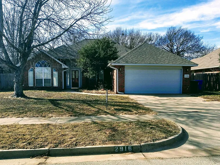 2916 Glasgow Dr — Photo 1