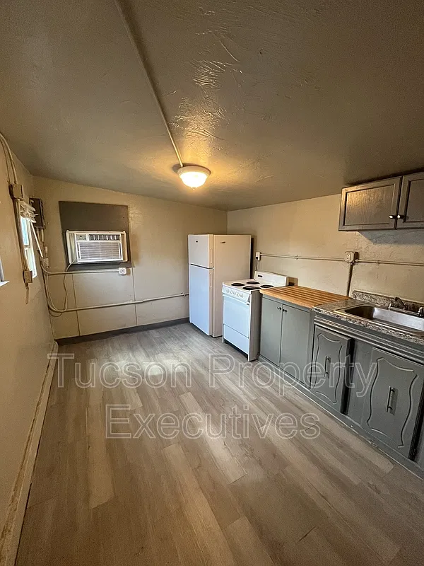 Studio, 1.0 bath, 300 sqft, $650 — Photo 1
