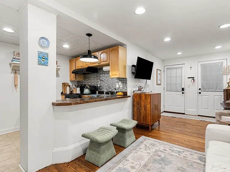 302 K St #B — Photo 11