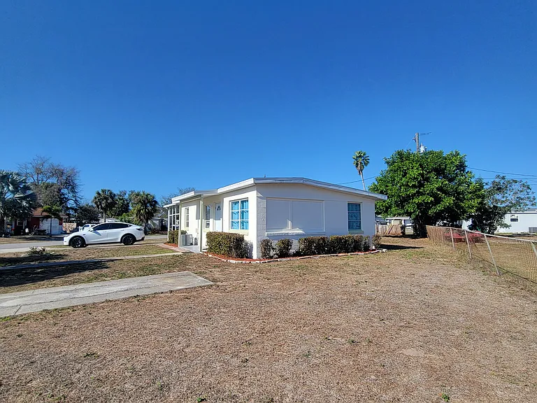 2361 Dallas St — Photo 15