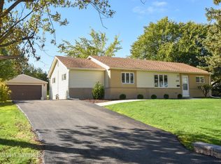 245 Hawthorne Ln, Hoffman Estates, IL 60169