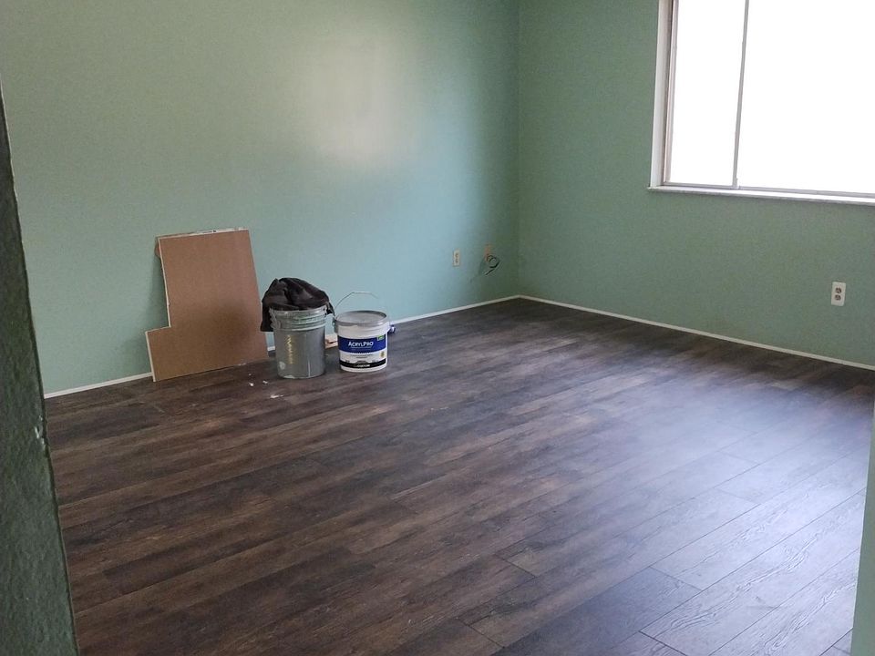 Spacious LR with natural light