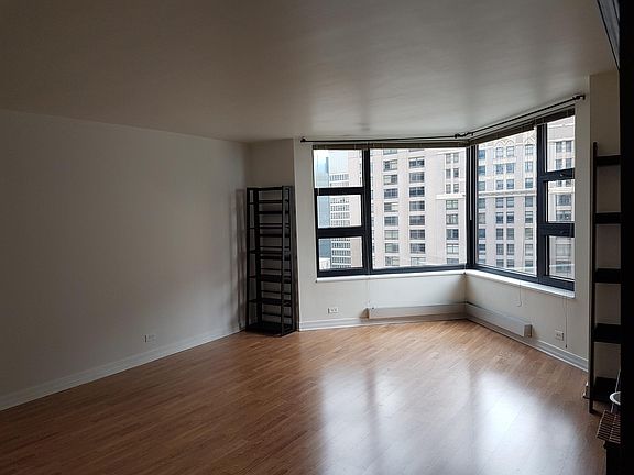4th image of 401 E Ontario St APT 1607