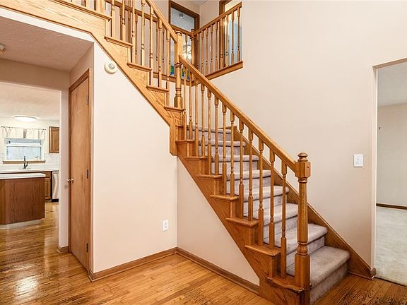 4th image of 550 Spring Valley Dr