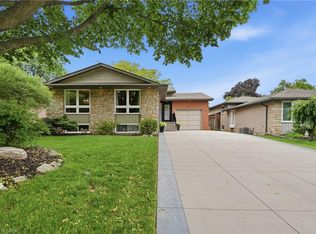 52 San Pedro Dr, Hamilton, ON L9C 2C6