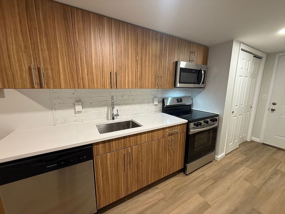 1st image of 161 Johnston St #1