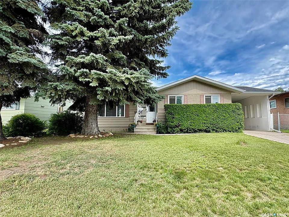 1st image of 10 Mackie CRESCENT