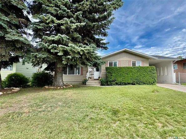 10 Mackie CRESCENT, Saskatoon, SK S7L 3V3
