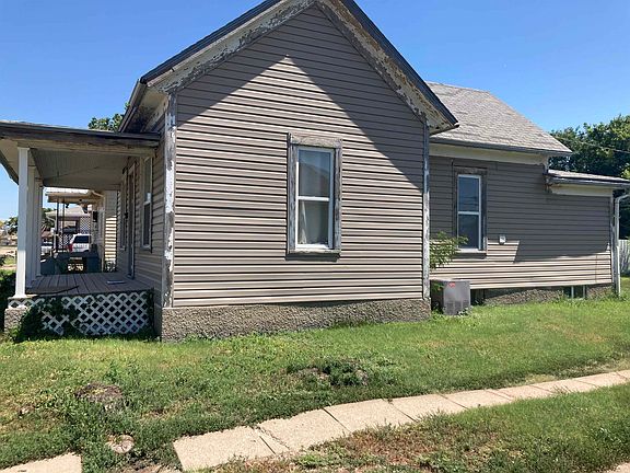 3rd image of 402 E 13th St