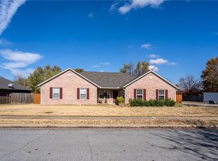 1995 Montclair Ave, Siloam Springs, AR 72761