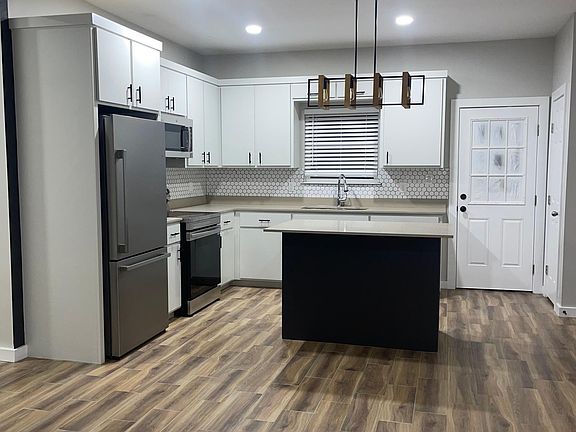4th image of 608 E Nassau Ave