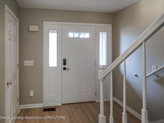 5th image of 1233 Chartwell Carriage Way N