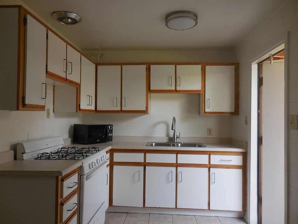 1st image of 1212 E Spence Ave