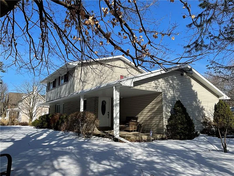 55 Derrick Ave photo 1