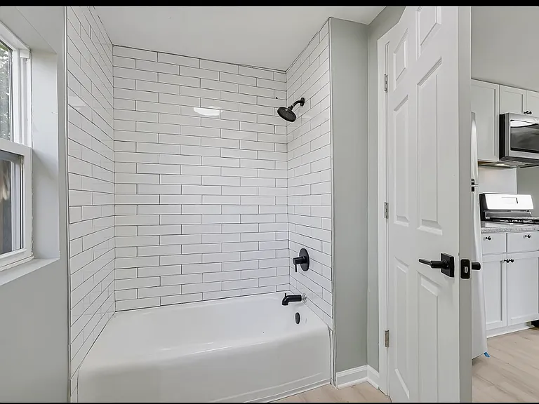 1341 Genessee Ave — Photo 20
