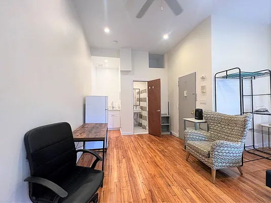 Rented by Oxford Property Group | media 5