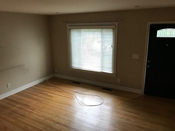 2nd image of 133 E Farnum Ave