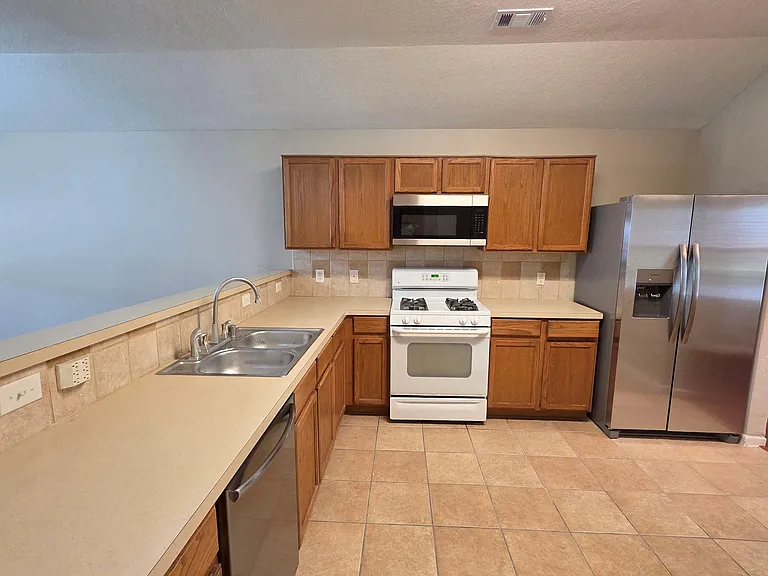 4702 Pin Oak Creek Ln — Photo 9