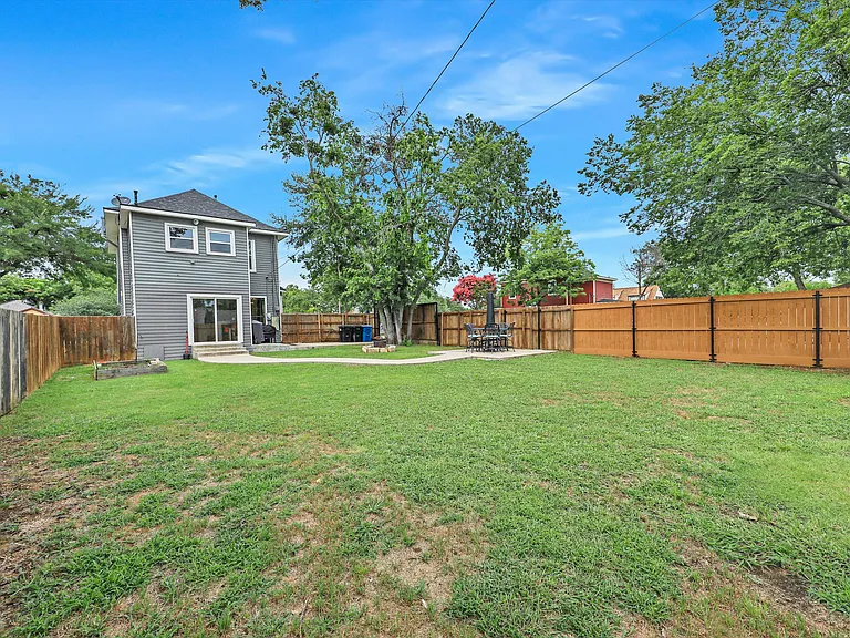 1200 W Walker St — Photo 3