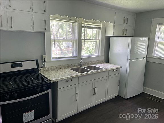 3rd image of 102 Garden Pl