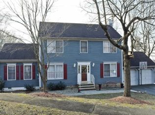 8 Laura Ct, Stanhope, NJ 07874