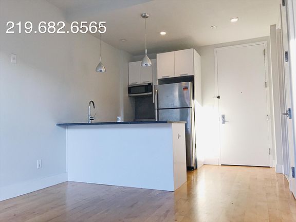 3rd image of 836 Dekalb Ave APT 04B