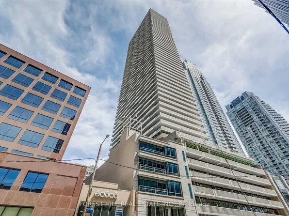 2221 Yonge St, Toronto, ON