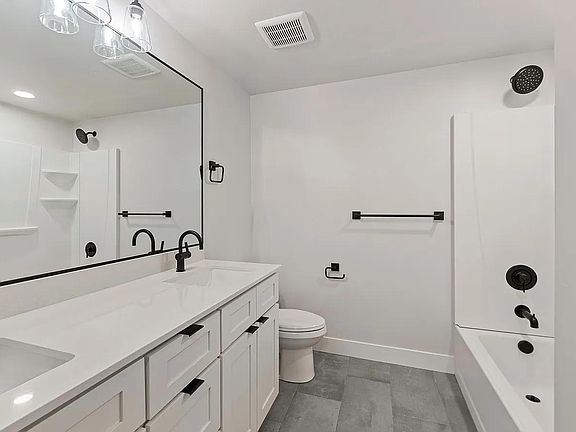2nd image of 424 E Center St