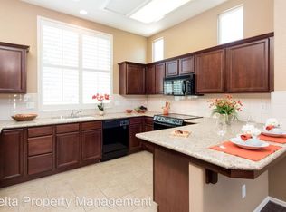 639 W Venice Ln, Clovis, CA