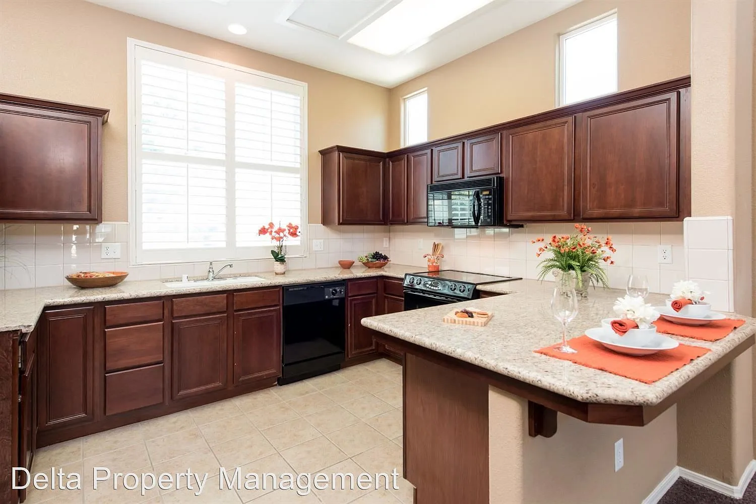 639 W Venice Ln photo 1