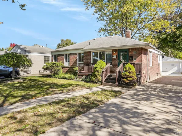 9920 Seltzer St, Livonia, MI 48150