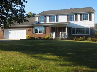 10 Windsong Ct, East Amherst, NY 14051