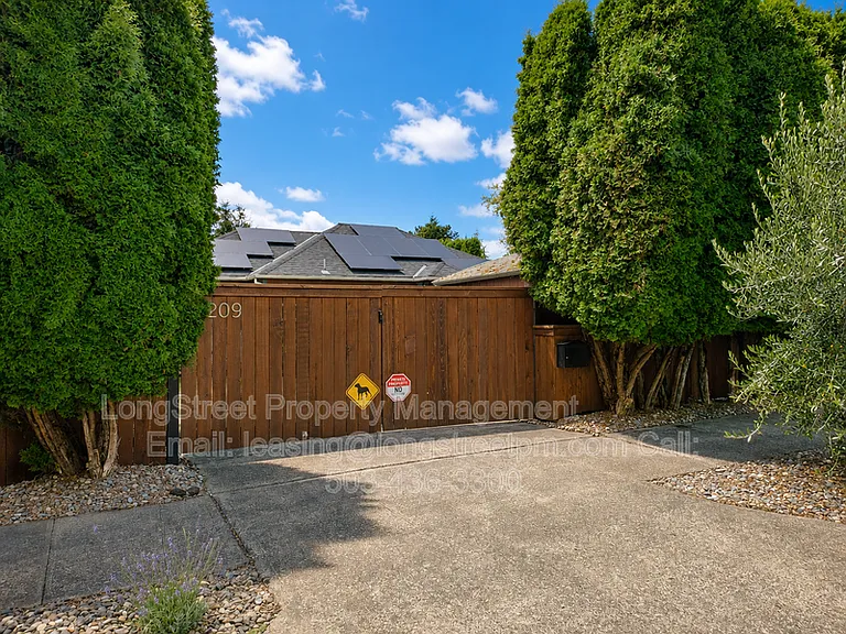 7209 N Amherst St — Photo 2
