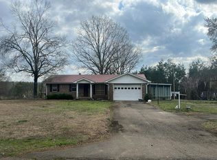 5264 Hines Gin Rd, Selmer, TN 38375