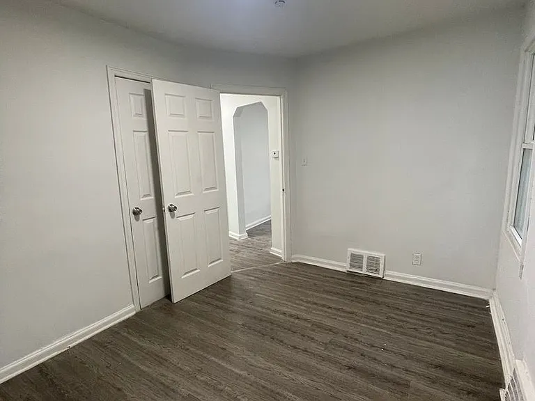 18601 Pembroke Ave — Photo 3